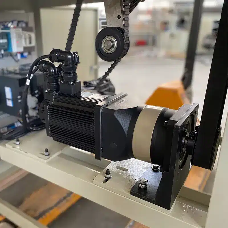 pulling and cutting machine servo motor