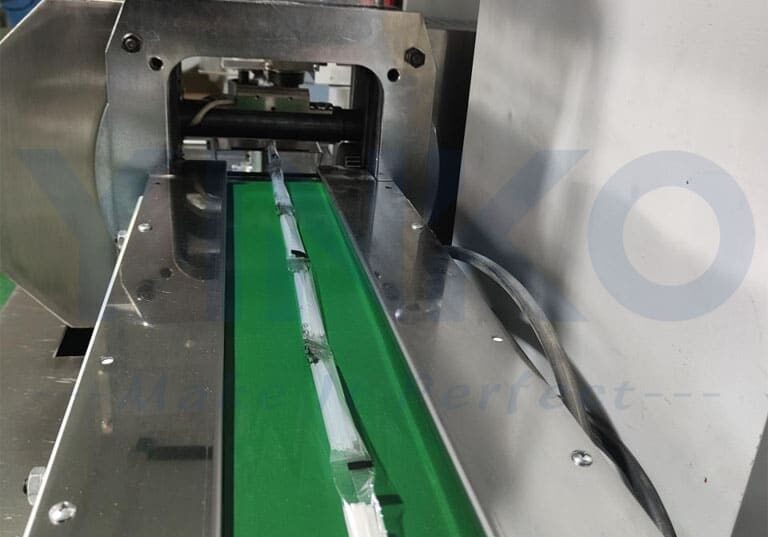 042 multiple straw wrapping machine conveyor