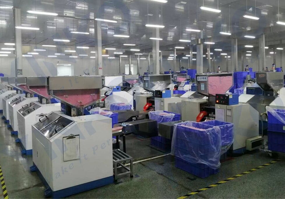 Flexible straw bending machine
