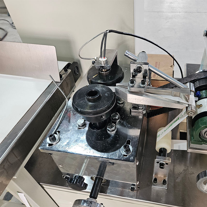sealing and cutting wheel of single straw packing machine